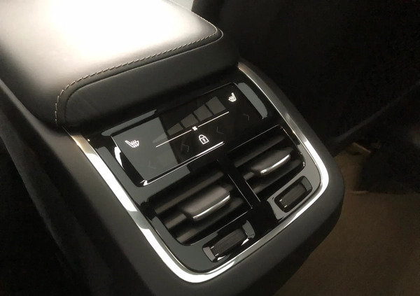 Volvo XC 60 cena 153060 przebieg: 146000, rok produkcji 2018 z Chełm małe 79